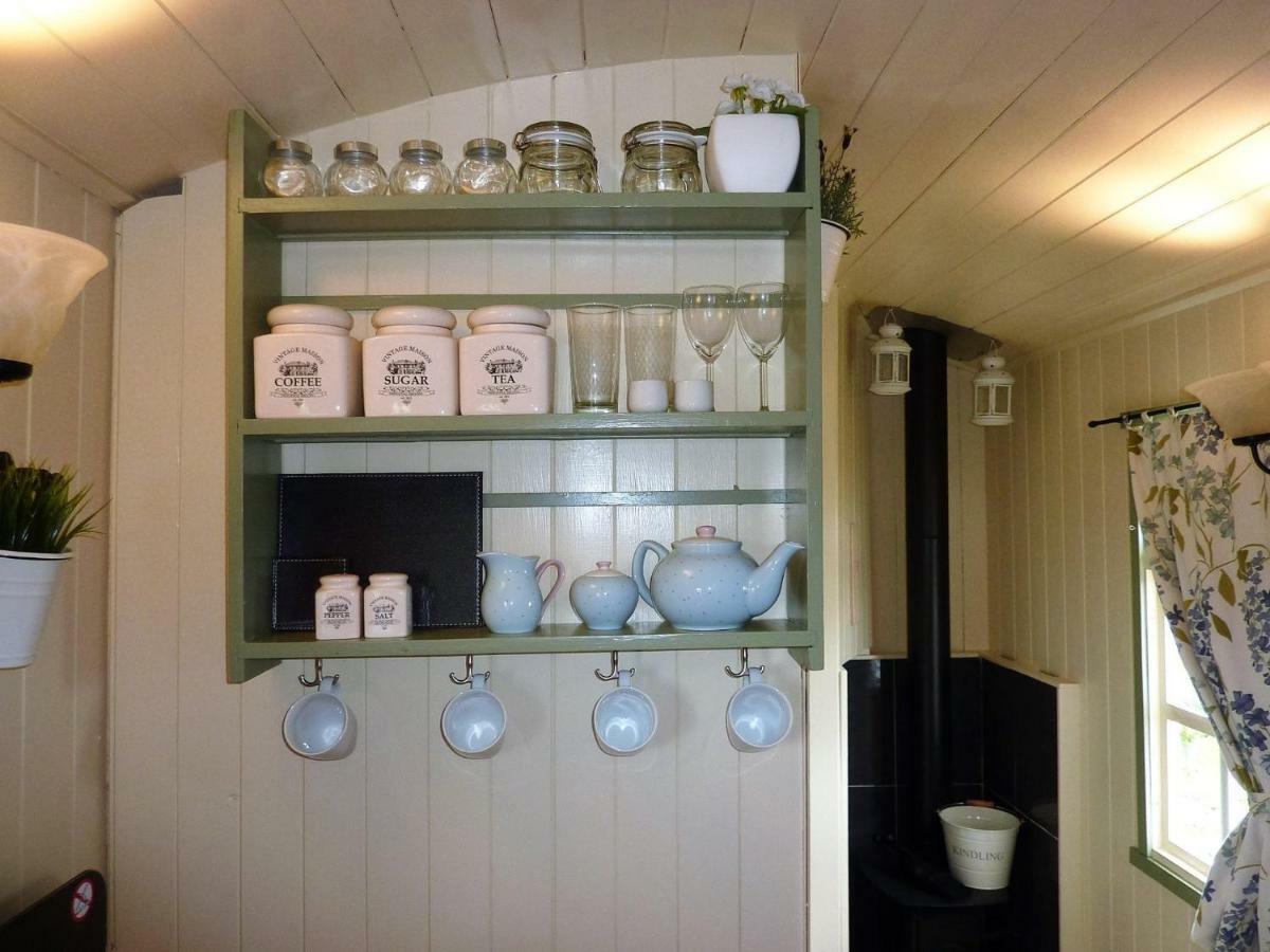 The Buteland Stop Rosie Off Grid Shepherds Hut Bellingham Eksteriør billede