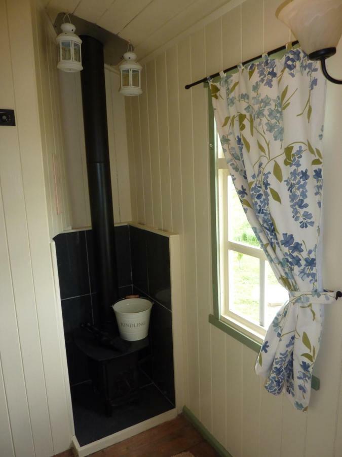 The Buteland Stop Rosie Off Grid Shepherds Hut Bellingham Eksteriør billede